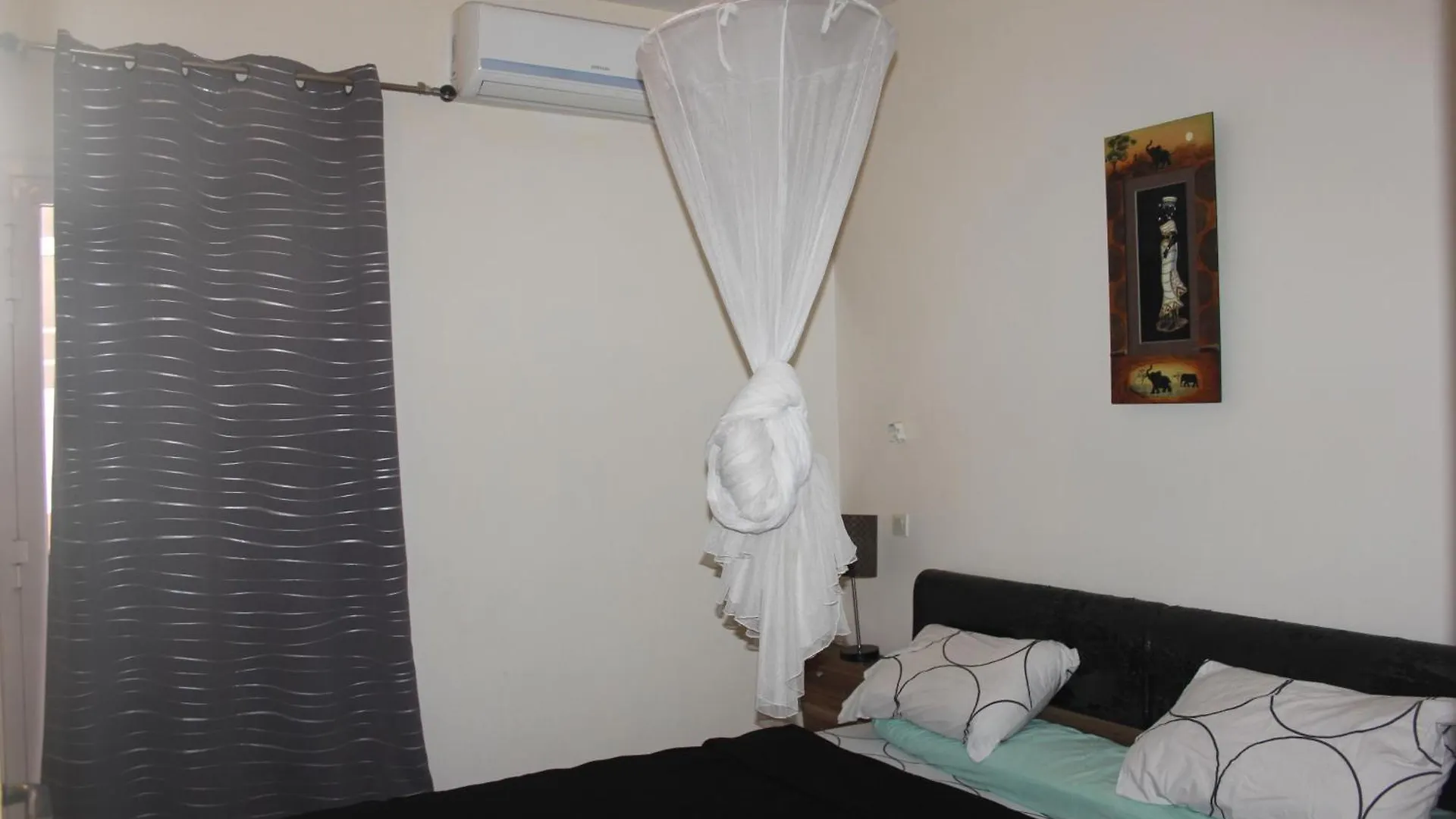 Quiet, Practical, Comfortable Apartment Dakar